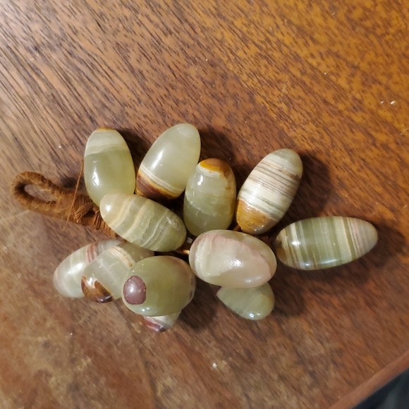 Vintage Alabaster  grape cluster - Picture 1 of 1